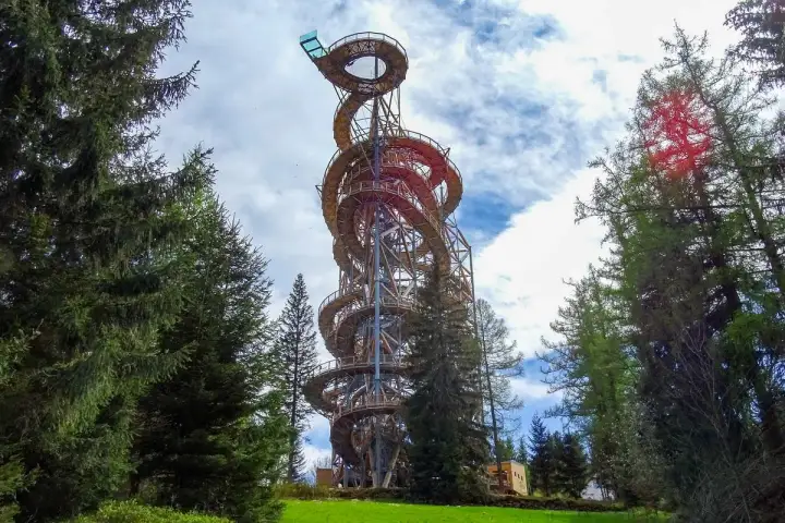 Najwyższa wieża widokowa w Polsce - Sky Walk. Czy warto ją odwiedzić?