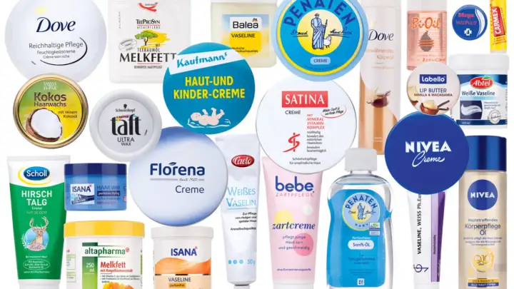 Eine Collage von Hautpflegeprodukten, darunter verschiedene Vaseline-Marken, die zeigen, woraus Vaseline besteht: ein vielseitiger Inhaltsstoff für Hautpflege.