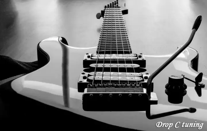 Drop C - Jak stroić gitarę i bas? Poradnik krok po kroku