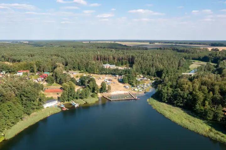 Jezioro Przechlewskie: Kompletny cennik noclegów i atrakcji 2026