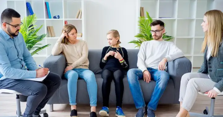 Terapia systemowa w rodzinie - kiedy pomaga i jak przebiega