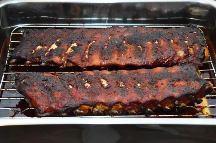 Spareribs im Ofen: Garzeit, Temperatur & zarte Rippchen