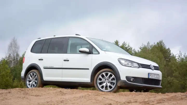 VW Cross - CrossPolo, CrossGolf i CrossTouran. Czy warto je kupić?