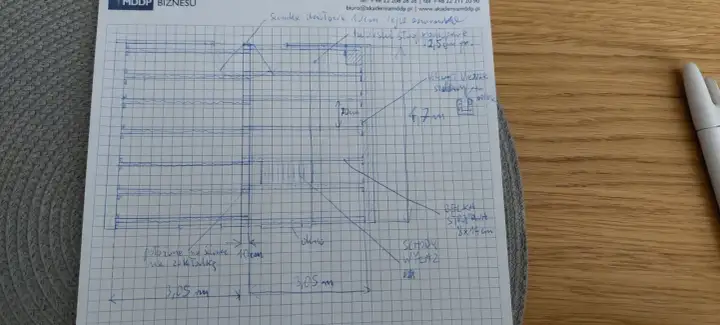 Jaki rozstaw belek stropowych drewnianych? Sprawdź kluczowe czynniki