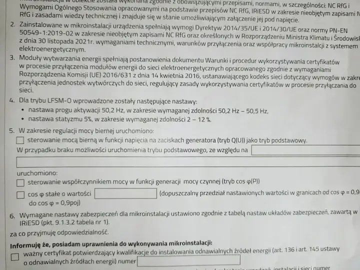 Formularz zgłoszenia mikroinstalacji Tauron. Dokument zawiera informacje o wymaganiach technicznych i przepisach dotyczących przyłączenia urządzeń.