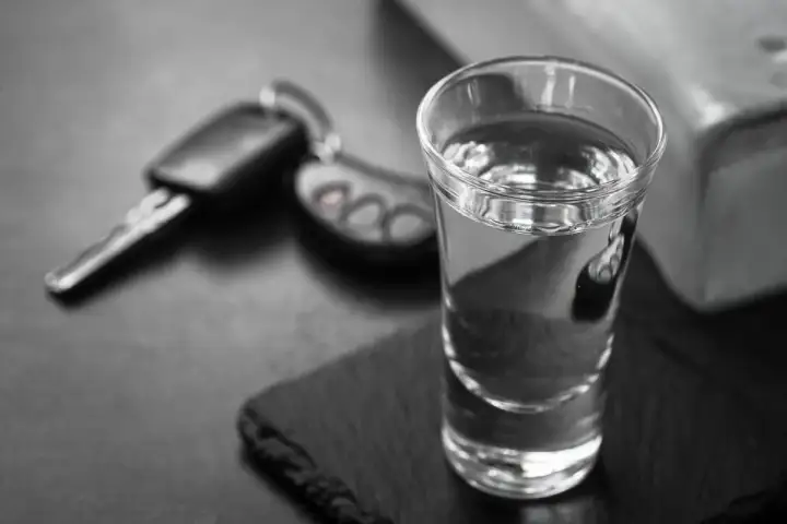 Artykuł 87 paragraf 1 kodeksu wykroczeń: konsekwencje jazdy po alkoholu
