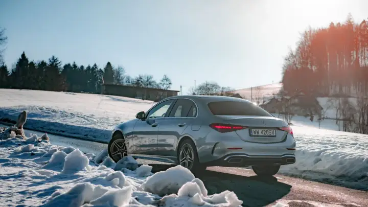 Mercedes C 300 - Osiągi, spalanie i test. Czy to sedan dla Ciebie?