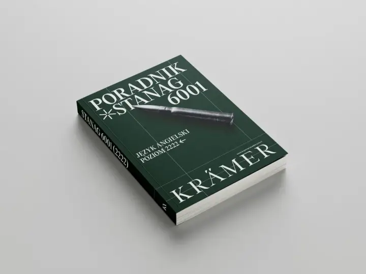 Poradnik STANAG 6001 poziom 1, język angielski. Okładka z pociskiem i logo wydawnictwa Krämmer.
