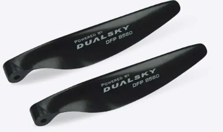 Zwei schwarze Propeller, Modell DFP 8560 von DualSky, bereit für den Einsatz.