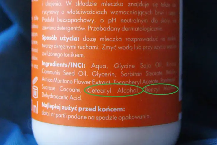Składniki INCI: Aqua, Glycine Soja Oil, Ricinus Communis Seed Oil, Glycerin, Sorbitan Stearate, Arnica Montana Flower Extract, Tocopheryl Acetate, Panthenol, Sucrose Cocoate, Cetearyl Alcohol, Benzyl Alcohol, Dehydroacetic Acid.