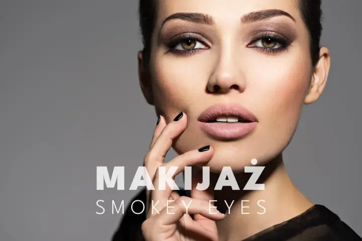Kobieta z perfekcyjnym makijażem smokey eyes, podkreślonymi brązami i czernią. Usta w cielistym kolorze, dłonie z czarnym lakierem.