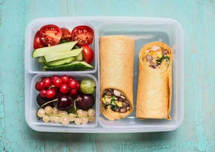 Sałatka z zielonej soczewicy: Jak stworzyć idealny lunchbox na wynos?