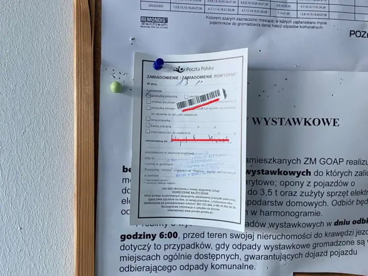 Awizo poczta: zawiadomienie o przesyłce poleconej, pozostawionej w placówce pocztowej.