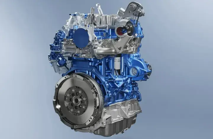 Silnik Ecoboost z turbosprężarką, widoczny w przekroju, z niebieskimi i srebrnymi elementami.