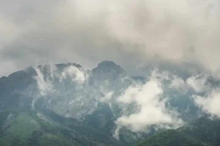 Mgliste Tatry, idealne na deszczowe popołudnie w Zakopanem. Czas na muzea, Krupówki lub termy.