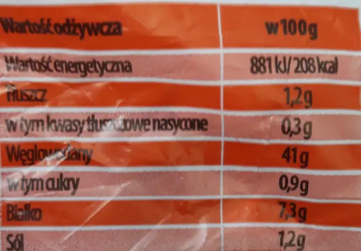 Tabela wartości odżywczych dla chleba baltonowskiego: 881 kJ/208 kcal, 1,2g tłuszczu, 41g węglowodanów, 7,3g białka.