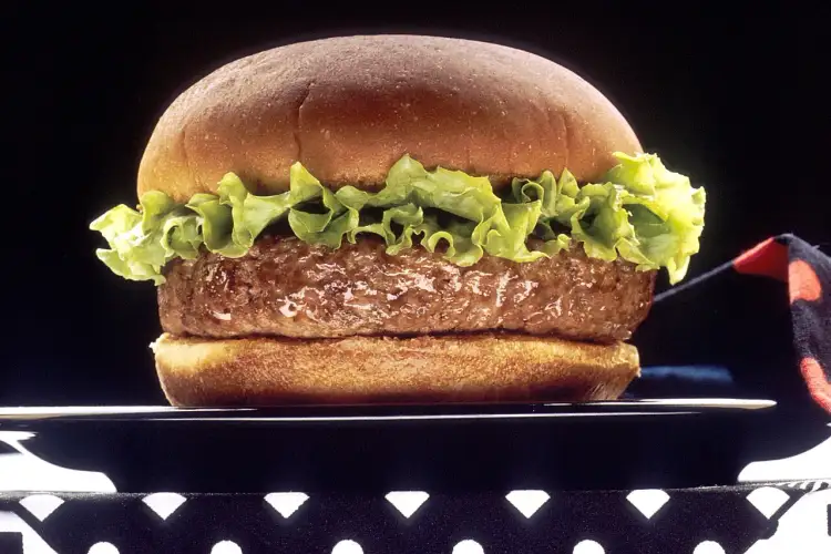 Czym się różni hamburger od burgera? Odkryj zaskakujące różnice