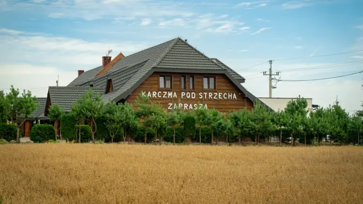 Odkryj Karczmę pod Strzechą: Smaki, tradycja, idealne wesele?