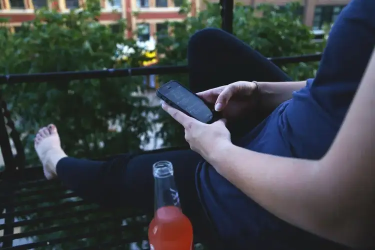 Jak piją Polki i co kryje się za ich nawykami alkoholowymi?