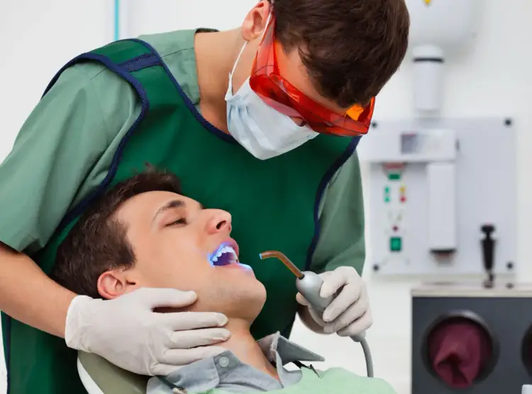 Ile kosztuje wizyta u dentysty bez ubezpieczenia? Ceny i usługi, które warto znać