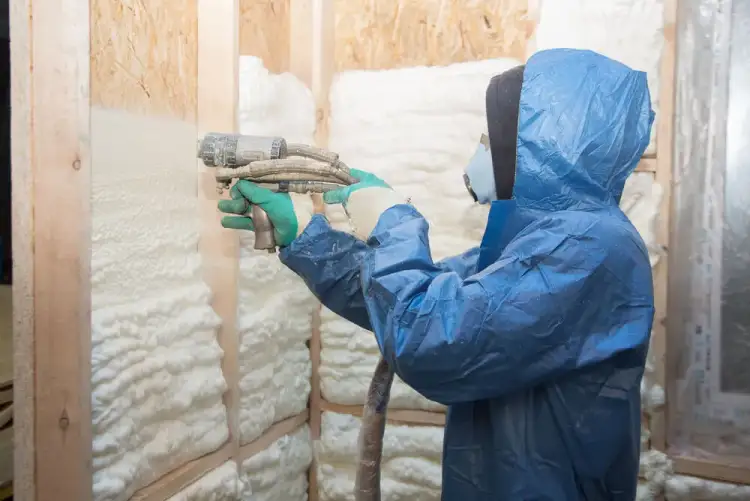 Pianka zamkniętokomórkowa w sprayu: właściwości i zastosowania
