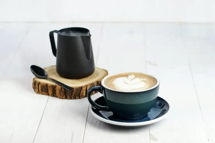 Co to jest kawa flat white? Odkryj jej smak i unikalne cechy