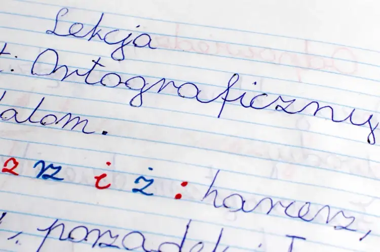 Lekcja ortograficzna. Czy piszemy "rz" czy "ż" razem czy osobno? Przykład: "harem".