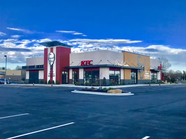 Kto jest założycielem KFC? Poznaj historię Colonel Sandersa