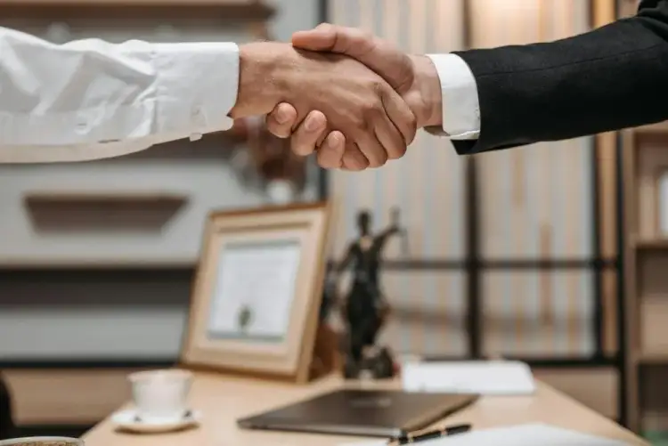 Kto to jest pracownik? Zrozumienie definicji i praw w Polsce