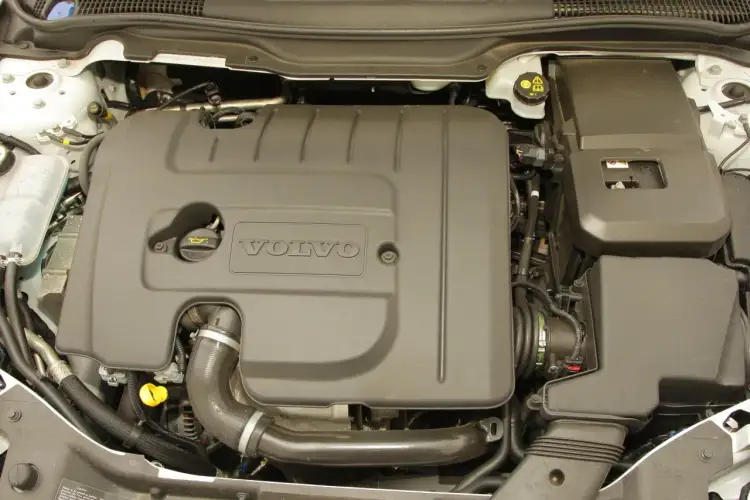 Silnik Volvo V50. Dbałość o jego stan to klucz do niskiego spalania.