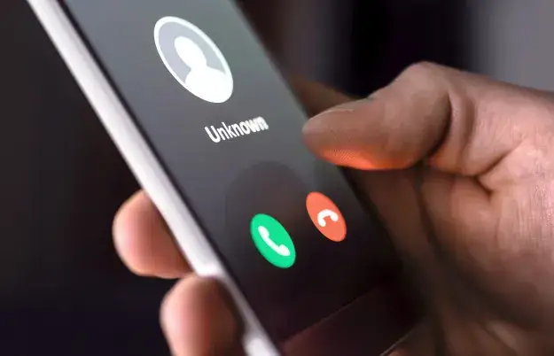 Z jakiego numeru dzwoni RMF FM? Sprawdź, zanim odbierzesz telefon