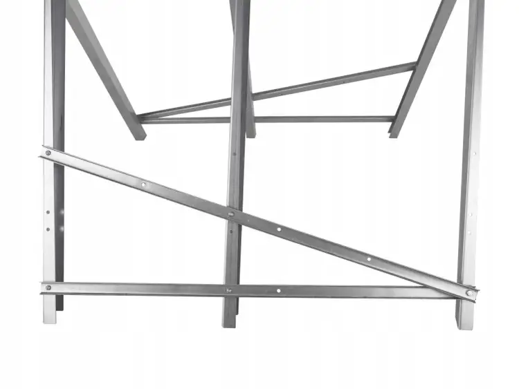 Metalowa kobyłka do cięcia drewna, solidna konstrukcja z profili. Gotowa do pracy przy przygotowaniu drewna na zimę.