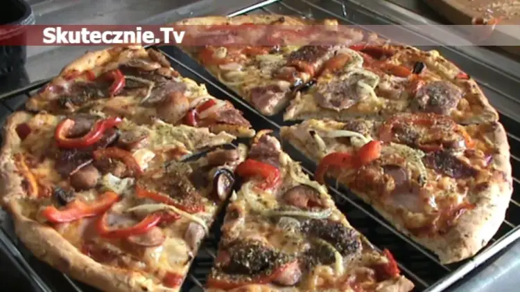 Pizza jak z pizzerii: Sekretne przepisy i techniki domowe
