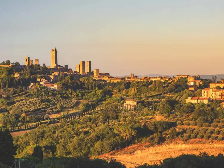 Gdzie zjeść w San Gimignano? Odkryj najlepsze lokale i smaki