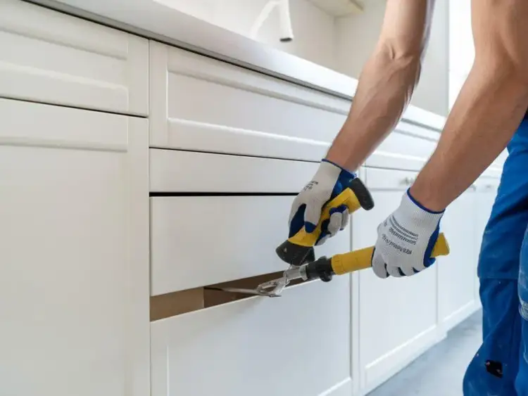 Uchwyty do mebli na jakiej wysokości? Oto kluczowe zasady montażu