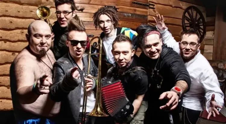 Skrzydlate Ręce Enej tekst - Analiza słów i znaczenie piosenki zespołu