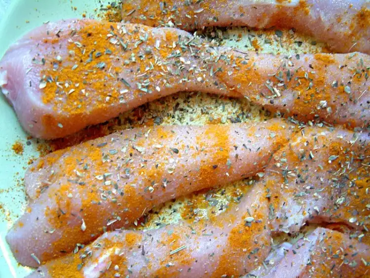 Jak długo piec pierś z kurczaka, aby była soczysta i idealna?