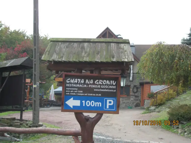Chata na Groniu: Beskid Śląski. Noclegi, szlaki, widoki. Planuj!