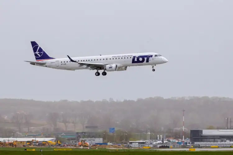 Ile trwa lot z Krakowa do Paryża? Zaskakujące fakty o czasie lotu
