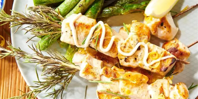 Jak przygotować patyczki do szaszłyków, aby uniknąć ich spalenia