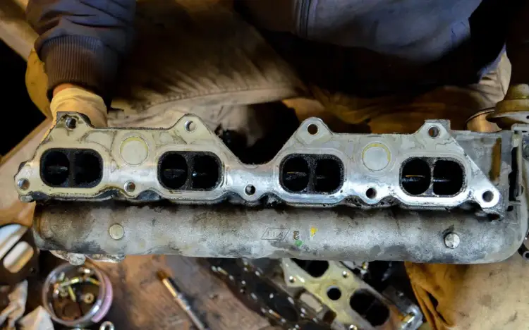 Uszkodzony kolektor ssący objawy – jak je rozpoznać i co zrobić?