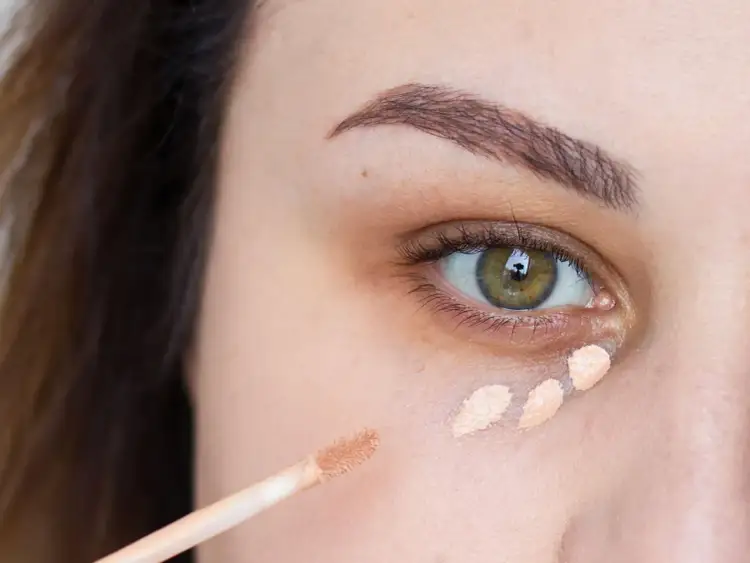 Jak nakładać korektor? Metody, triki i błędy dla idealnego krycia