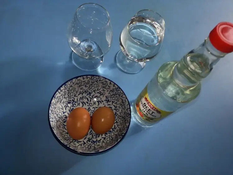 Gumowe jajko i inne eksperymenty z jajkiem dla dzieci