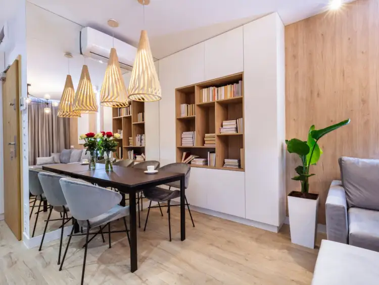 Co postawić na stole w salonie, by stworzyć wyjątkową atmosferę