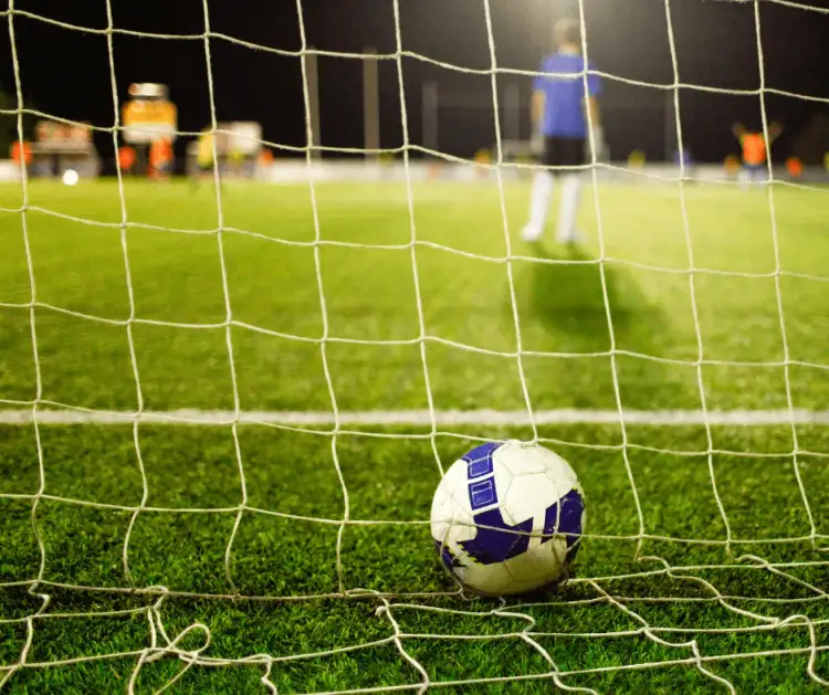 Jak oglądać piłkę nożną i zrozumieć tajniki gry na boisku