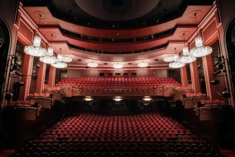 Teatr co grają w Warszawie - aktualne spektakle i repertuar