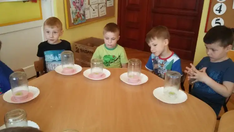 Proste eksperymenty z powietrzem dla przedszkolaków: nauka przez zabawę