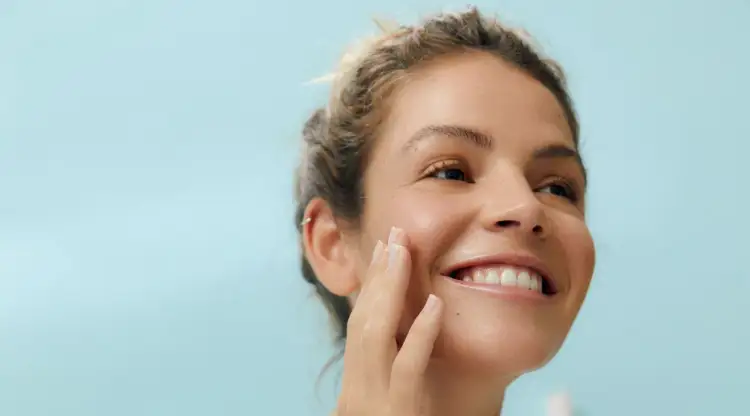 Czy płyn micelarny się zmywa? Odkryj prawdę o jego stosowaniu