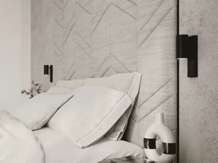 Nowoczesne kinkiety do sypialni nad łóżko tworzą przytulną atmosferę. Miękkie poduszki i teksturowana ściana dodają elegancji.