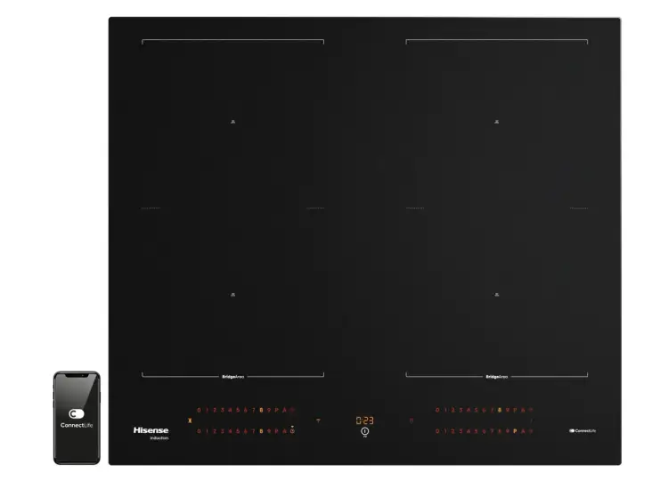 Czarna płyta indukcyjna Hisense z panelem dotykowym. Ikona "H" na kuchence indukcyjnej może oznaczać funkcję podgrzewania. Obok smartfon z aplikacją ConnectLife.